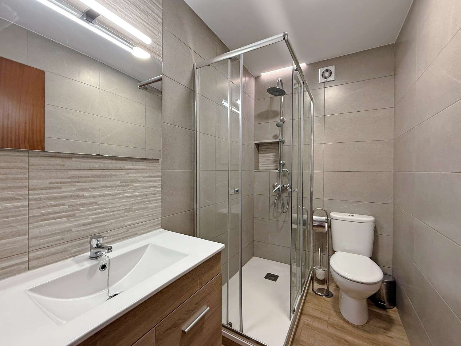 INCREDIBLE APARTMENT ON THE SEAFRONT ON THE PROMENADE OF FUENGIROLA
