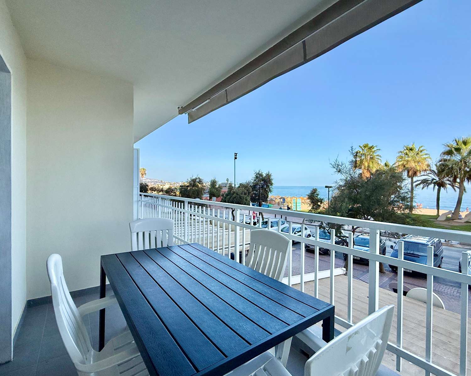 INCREDIBLE APARTMENT ON THE SEAFRONT ON THE PROMENADE OF FUENGIROLA