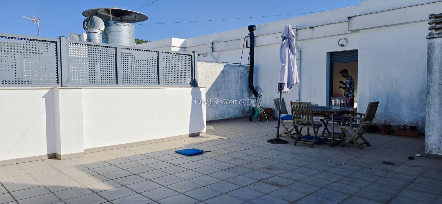Zentral und erreichbar. Eine ideale Immobilie für alle, die ein neues Zuhause in einem traditionellen spanischen Dorf suchen.