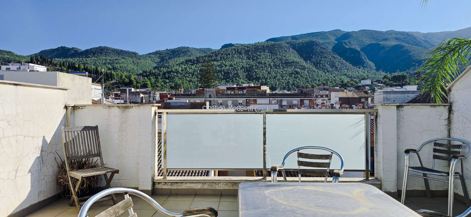 Zentral und erreichbar. Eine ideale Immobilie für alle, die ein neues Zuhause in einem traditionellen spanischen Dorf suchen.