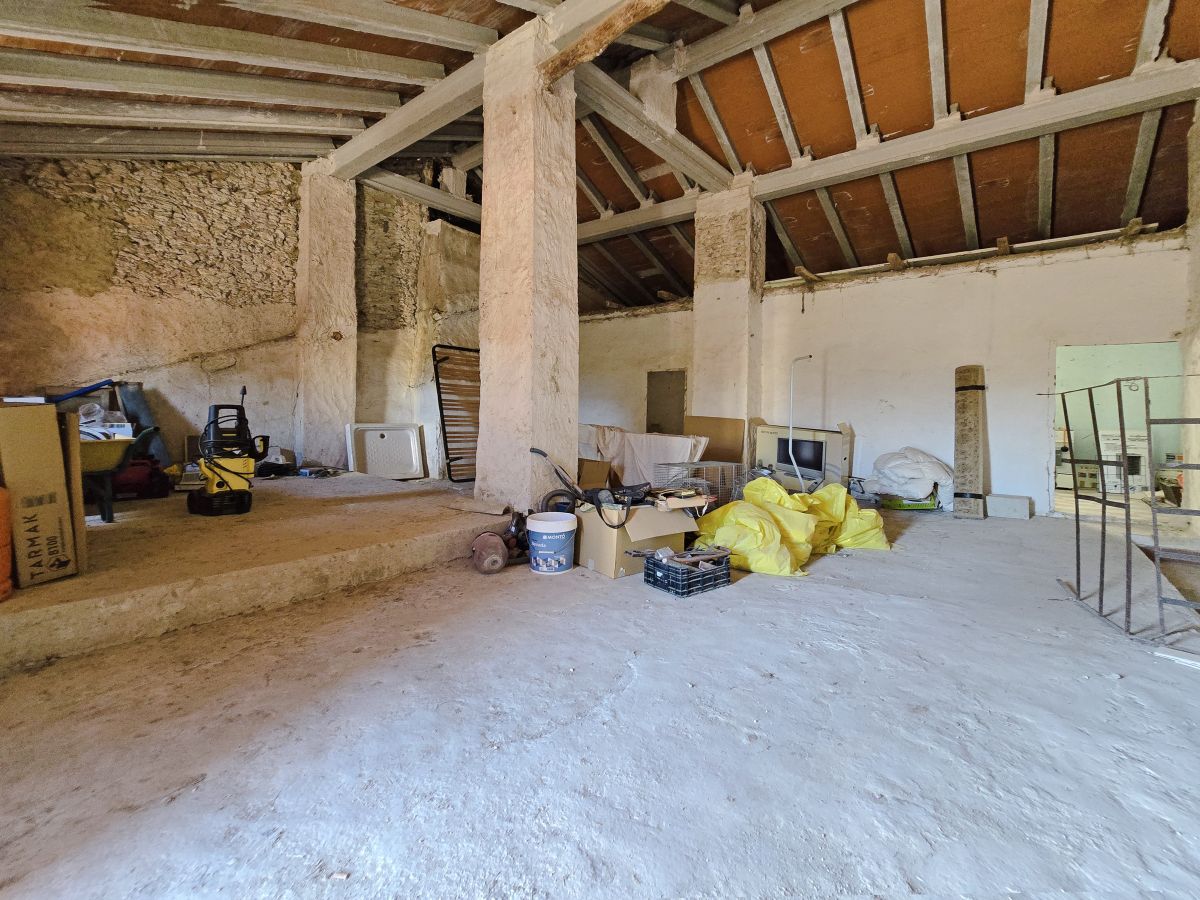 Espaciosa casa de pueblo con jardín y excelente potencial en uno de los pueblos más pequeños de Valencia