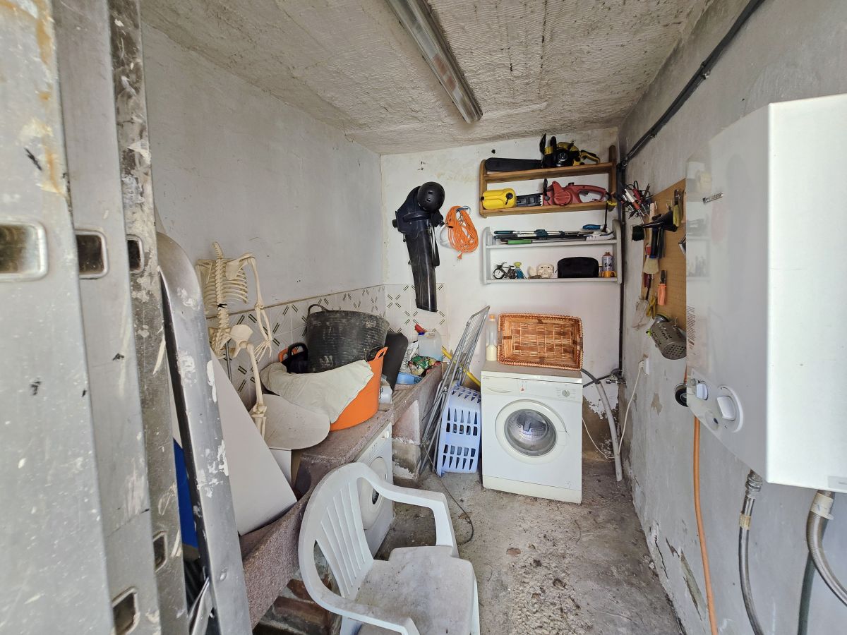 Espaciosa casa de pueblo con jardín y excelente potencial en uno de los pueblos más pequeños de Valencia