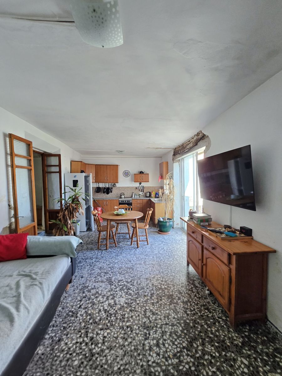 Espaciosa casa de pueblo con jardín y excelente potencial en uno de los pueblos más pequeños de Valencia