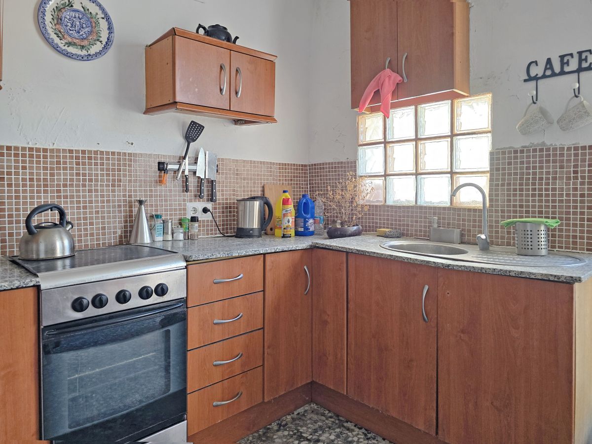 Espaciosa casa de pueblo con jardín y excelente potencial en uno de los pueblos más pequeños de Valencia