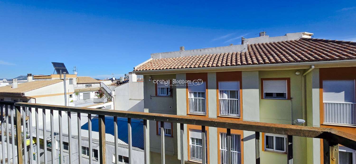 Un apartamento encantador y luminoso con unas vistas magníficas en el popular pueblo de Villalonga.