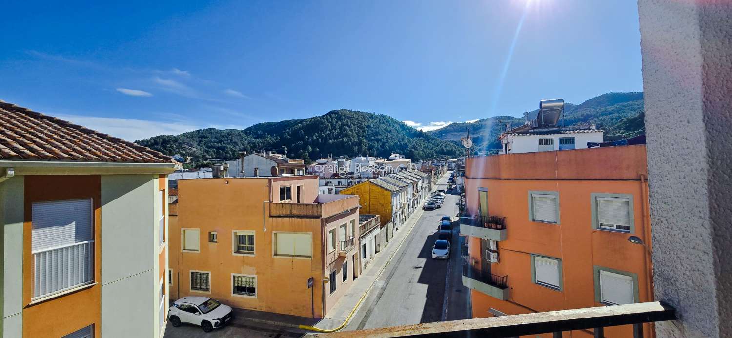 Un apartamento encantador y luminoso con unas vistas magníficas en el popular pueblo de Villalonga.