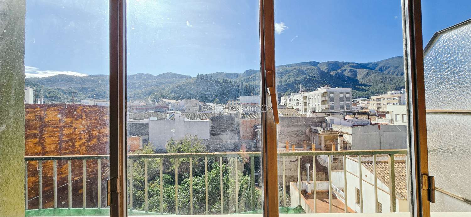 Un apartamento encantador y luminoso con unas vistas magníficas en el popular pueblo de Villalonga.