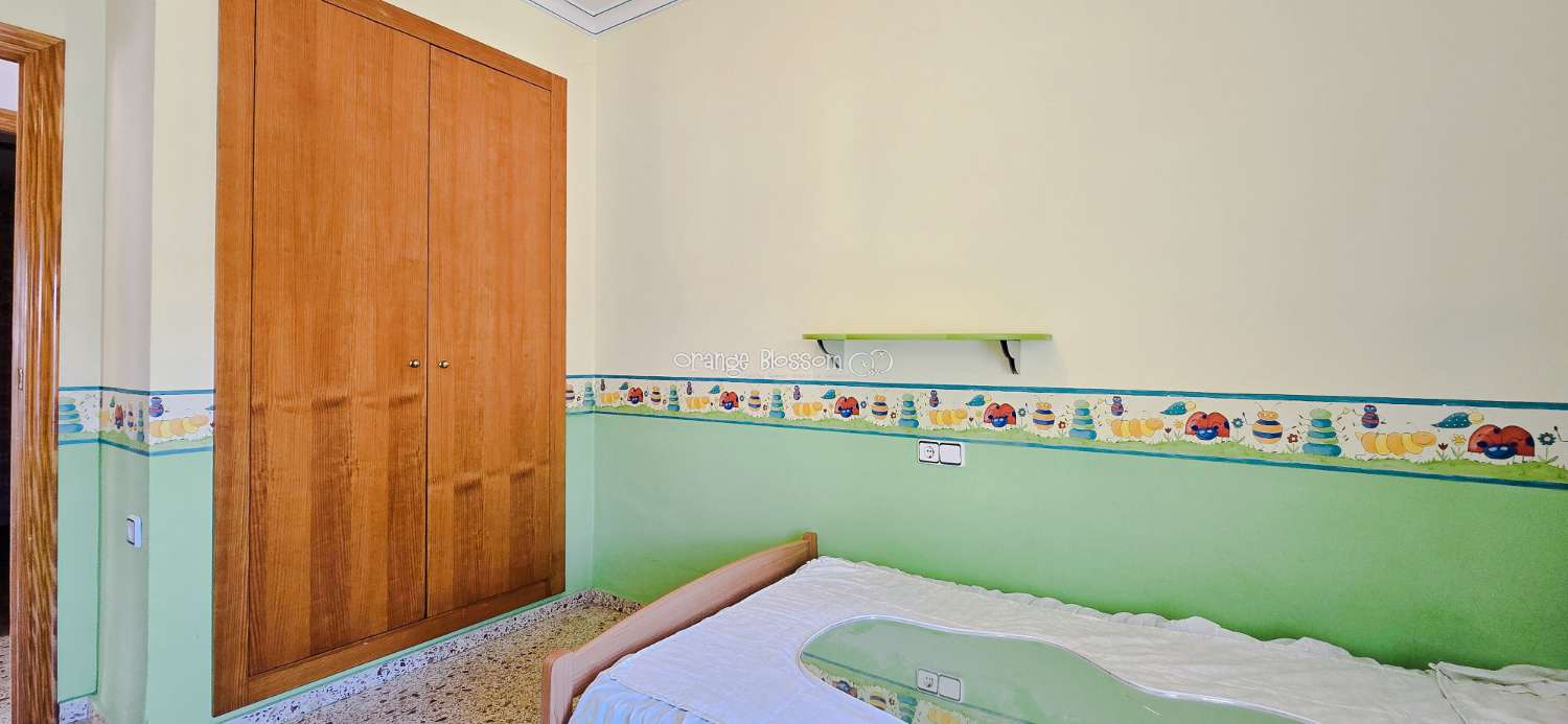 Un apartamento encantador y luminoso con unas vistas magníficas en el popular pueblo de Villalonga.