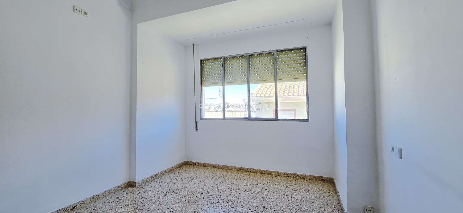 Un apartamento encantador y luminoso con unas vistas magníficas en el popular pueblo de Villalonga.