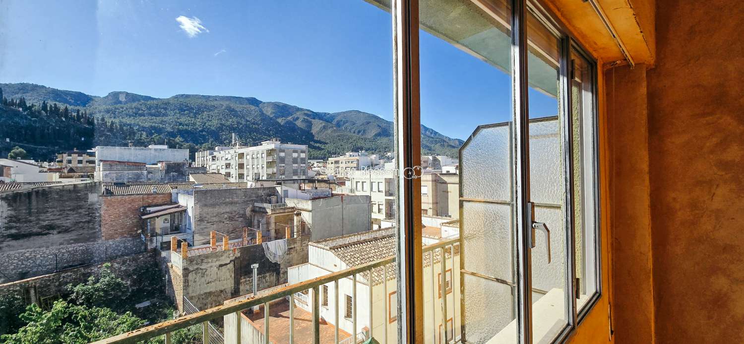 Un apartamento encantador y luminoso con unas vistas magníficas en el popular pueblo de Villalonga.