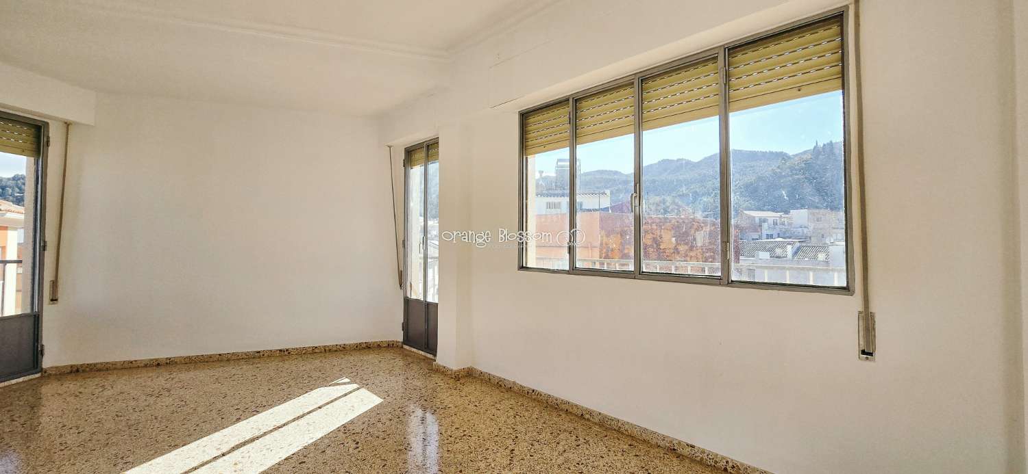 Un apartamento encantador y luminoso con unas vistas magníficas en el popular pueblo de Villalonga.