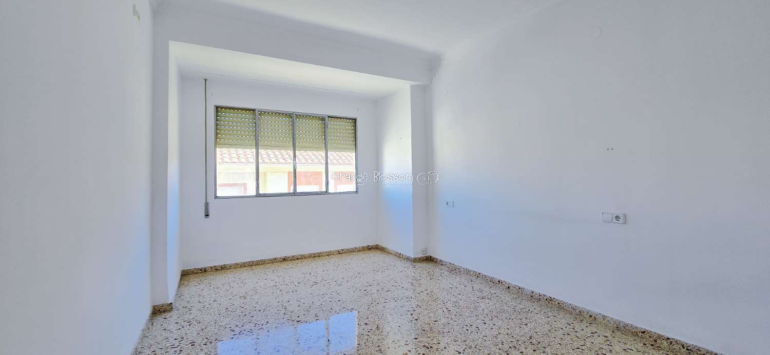 Un apartamento encantador y luminoso con unas vistas magníficas en el popular pueblo de Villalonga.