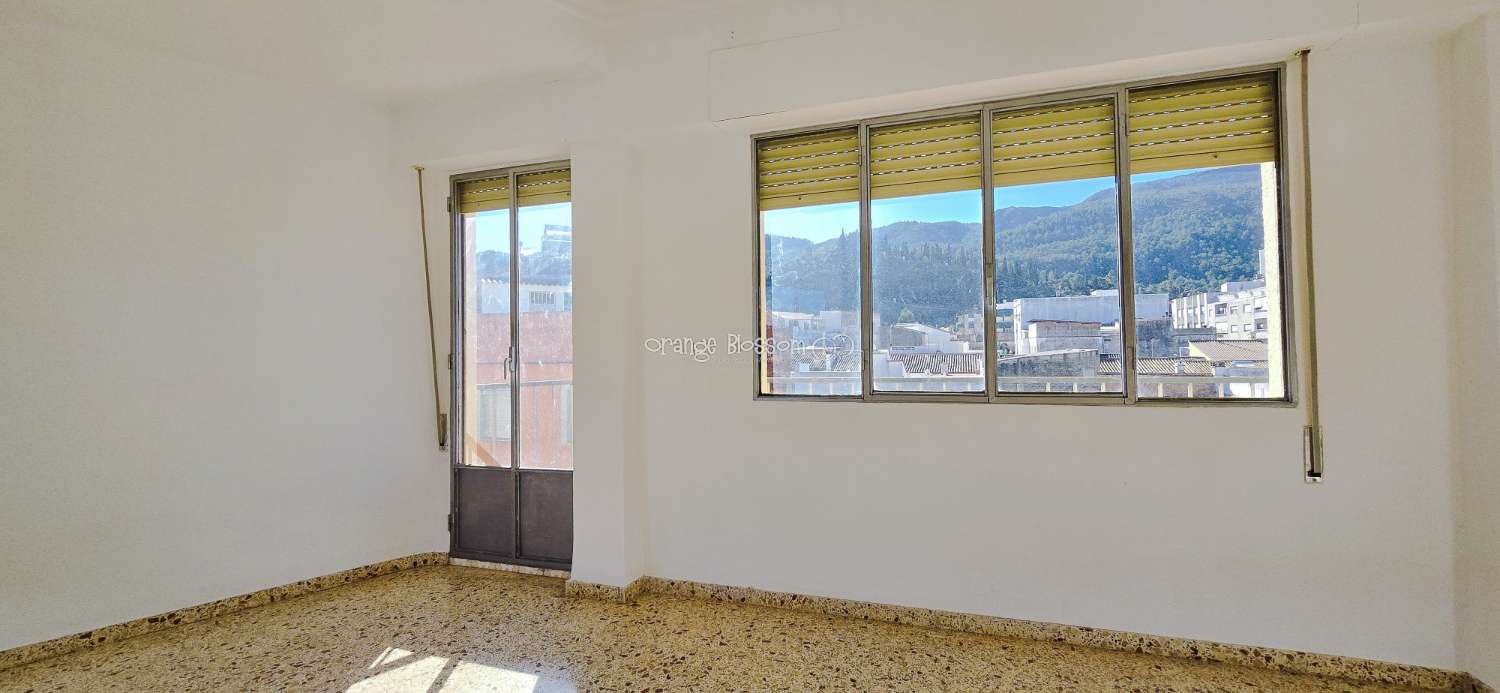 Un apartamento encantador y luminoso con unas vistas magníficas en el popular pueblo de Villalonga.