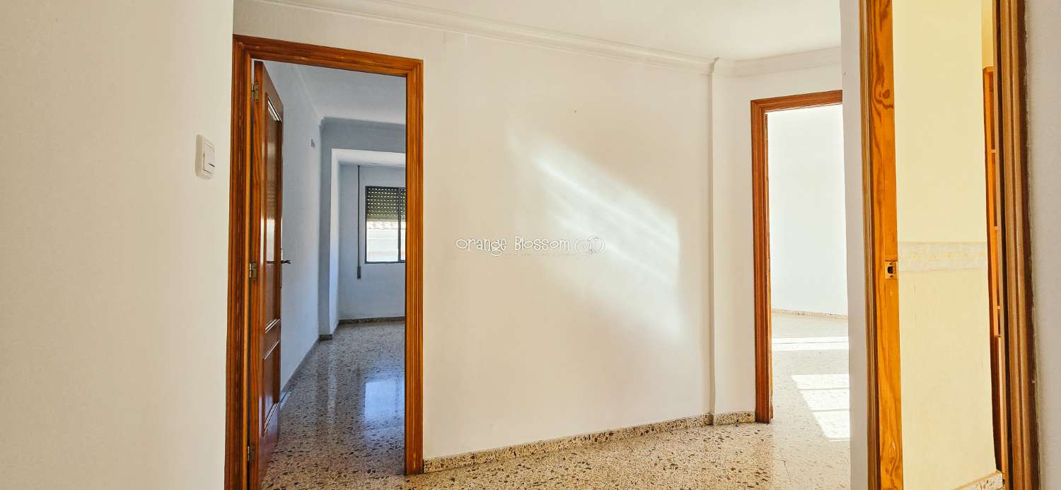 Un apartamento encantador y luminoso con unas vistas magníficas en el popular pueblo de Villalonga.