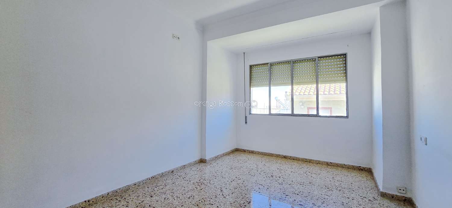 Un apartamento encantador y luminoso con unas vistas magníficas en el popular pueblo de Villalonga.