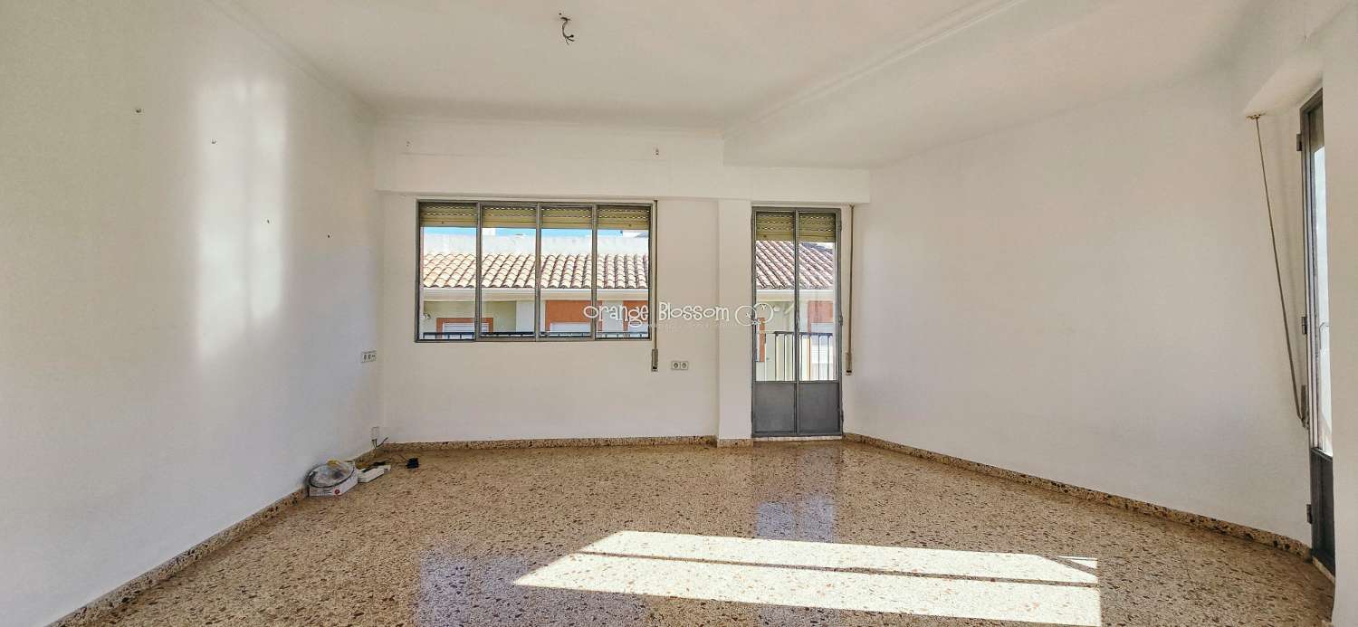 Un apartamento encantador y luminoso con unas vistas magníficas en el popular pueblo de Villalonga.