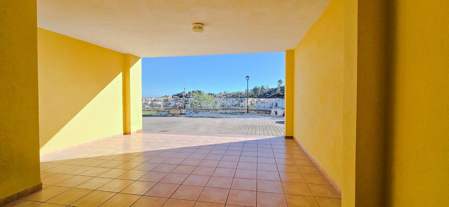 Dieses wunderschön gestaltete dreistöckige Adosado bietet fantastische Ausblicke und bietet 181 m² gut gestaltete Wohnfläche.