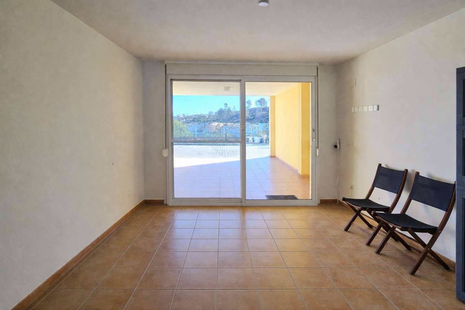 Dieses wunderschön gestaltete dreistöckige Adosado bietet fantastische Ausblicke und bietet 181 m² gut gestaltete Wohnfläche.