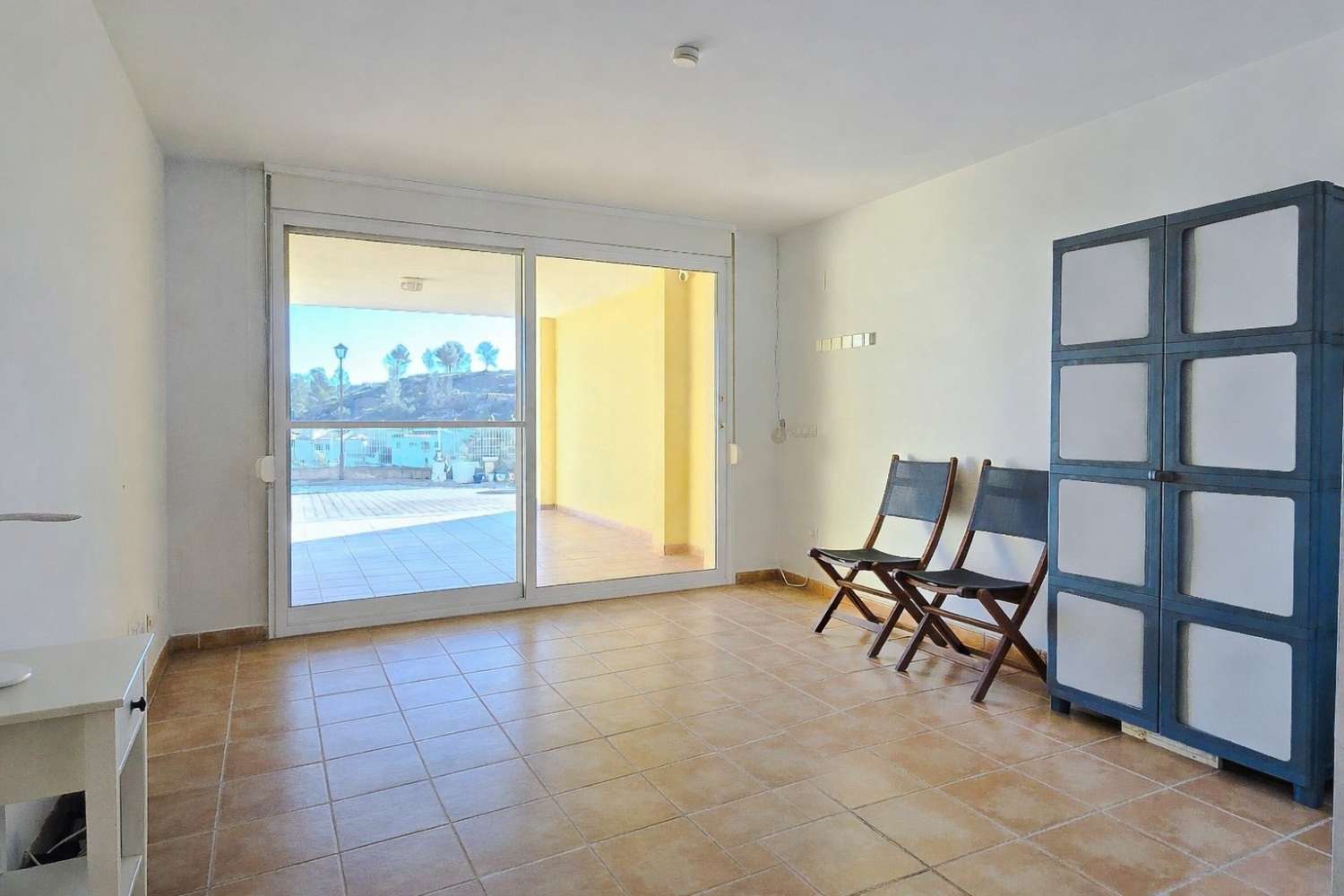 Dieses wunderschön gestaltete dreistöckige Adosado bietet fantastische Ausblicke und bietet 181 m² gut gestaltete Wohnfläche.