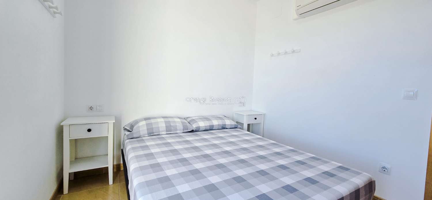 Dieses wunderschön gestaltete dreistöckige Adosado bietet fantastische Ausblicke und bietet 181 m² gut gestaltete Wohnfläche.