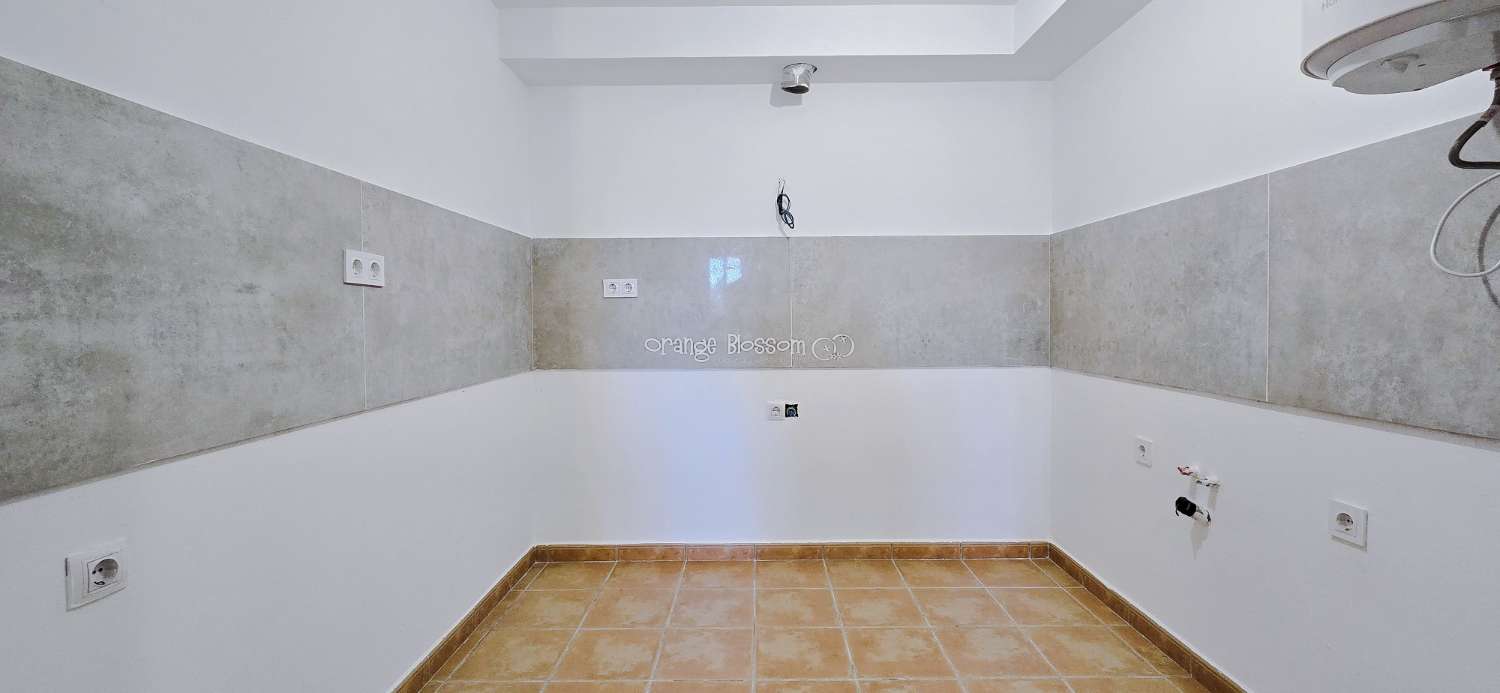 Dieses wunderschön gestaltete dreistöckige Adosado bietet fantastische Ausblicke und bietet 181 m² gut gestaltete Wohnfläche.