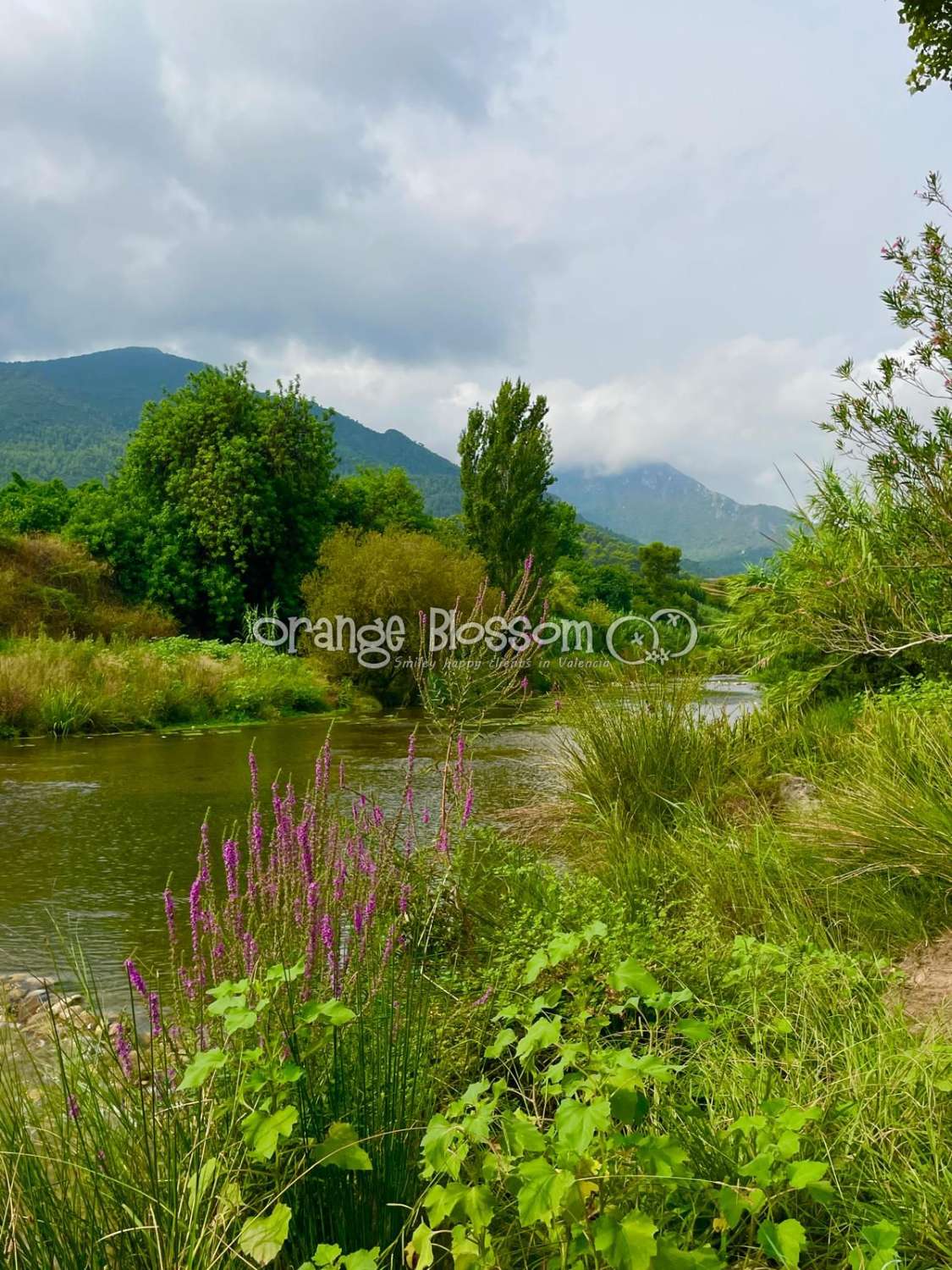 Dieses wunderschön gestaltete dreistöckige Adosado bietet fantastische Ausblicke und bietet 181 m² gut gestaltete Wohnfläche.