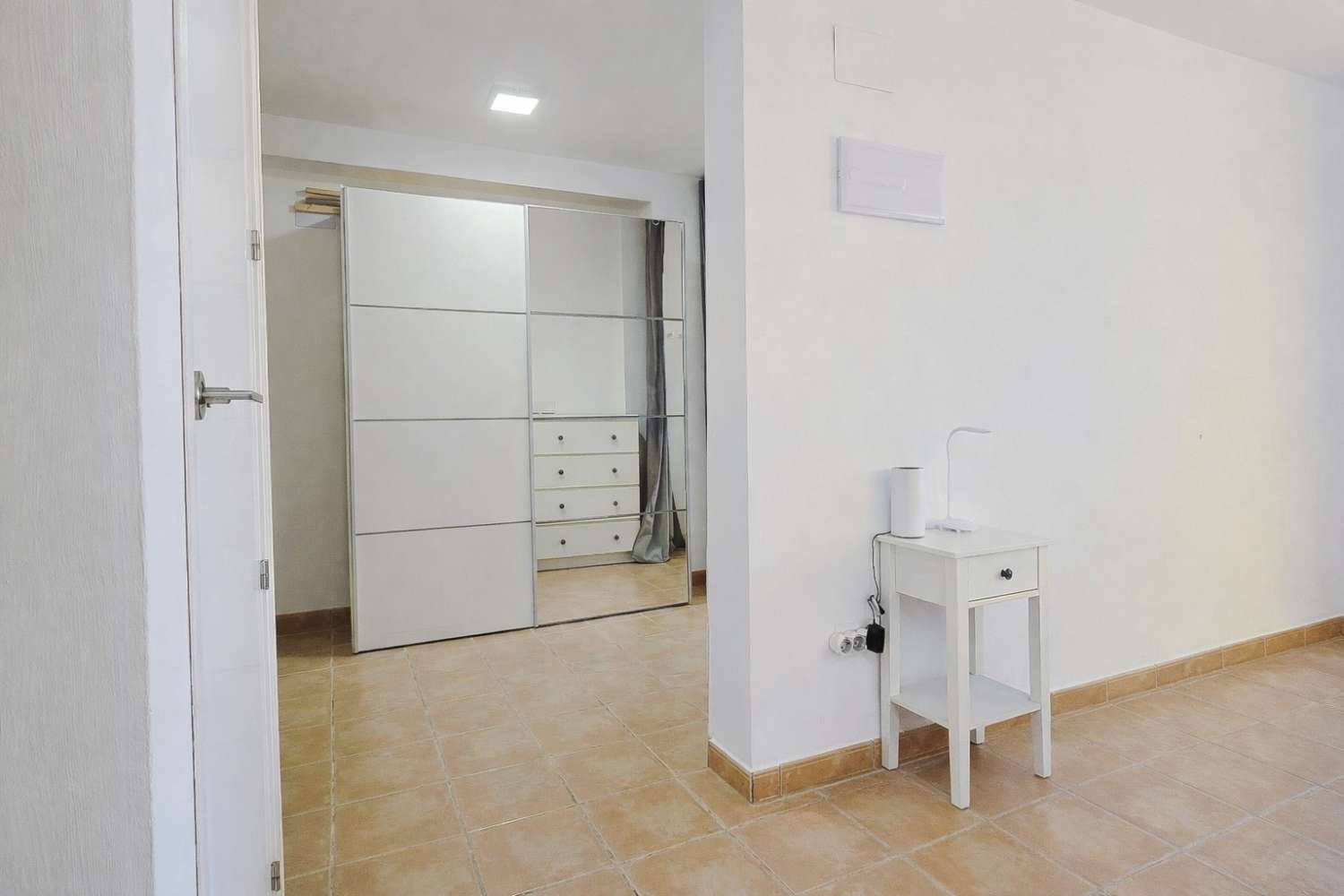 Dieses wunderschön gestaltete dreistöckige Adosado bietet fantastische Ausblicke und bietet 181 m² gut gestaltete Wohnfläche.