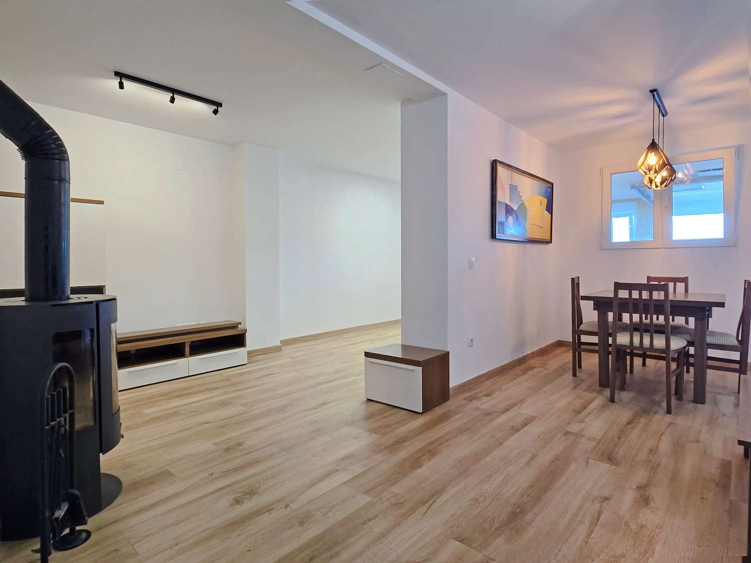 Großes Stadthaus mit Pool und Meerblick