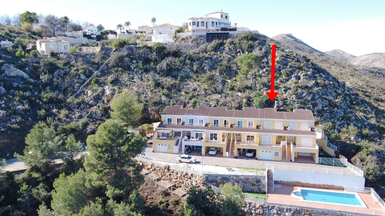 Großes Stadthaus mit Pool und Meerblick