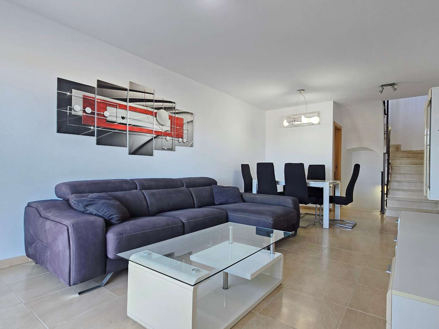 Großes Stadthaus mit Pool und Meerblick