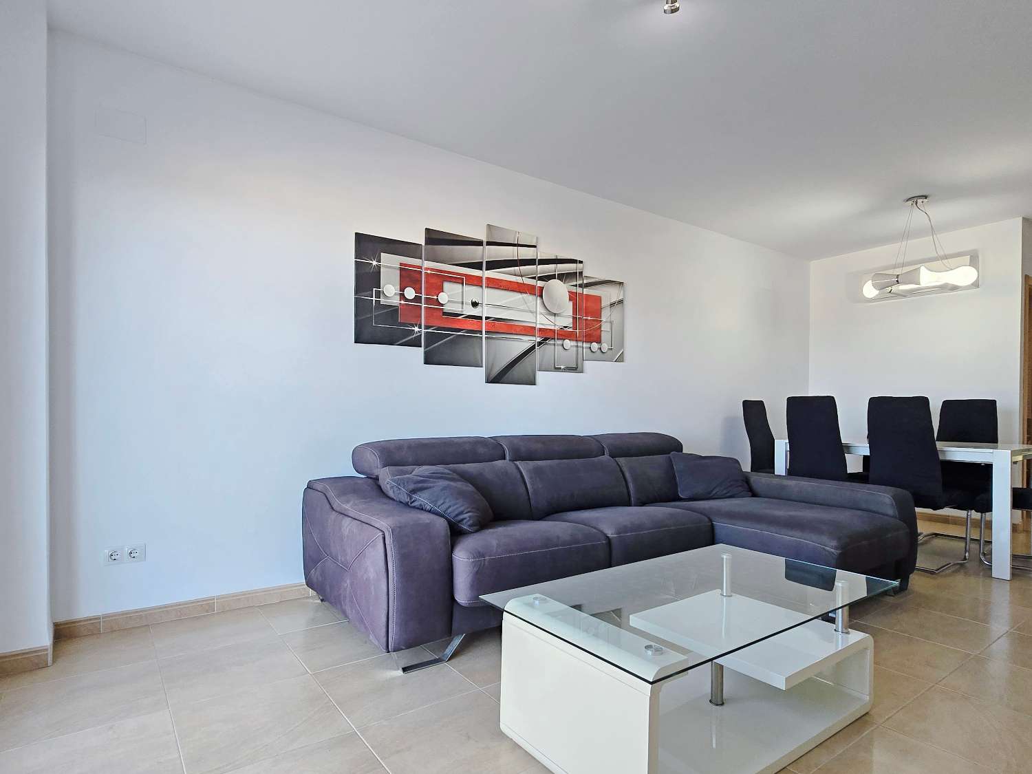 Großes Stadthaus mit Pool und Meerblick