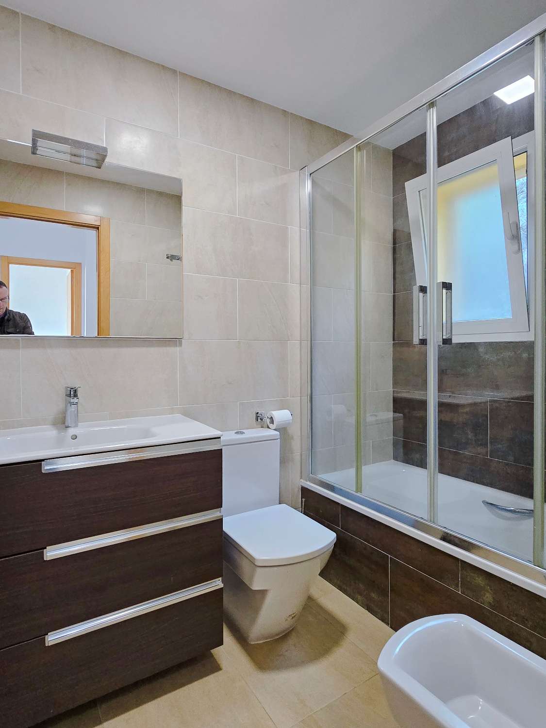 Großes Stadthaus mit Pool und Meerblick