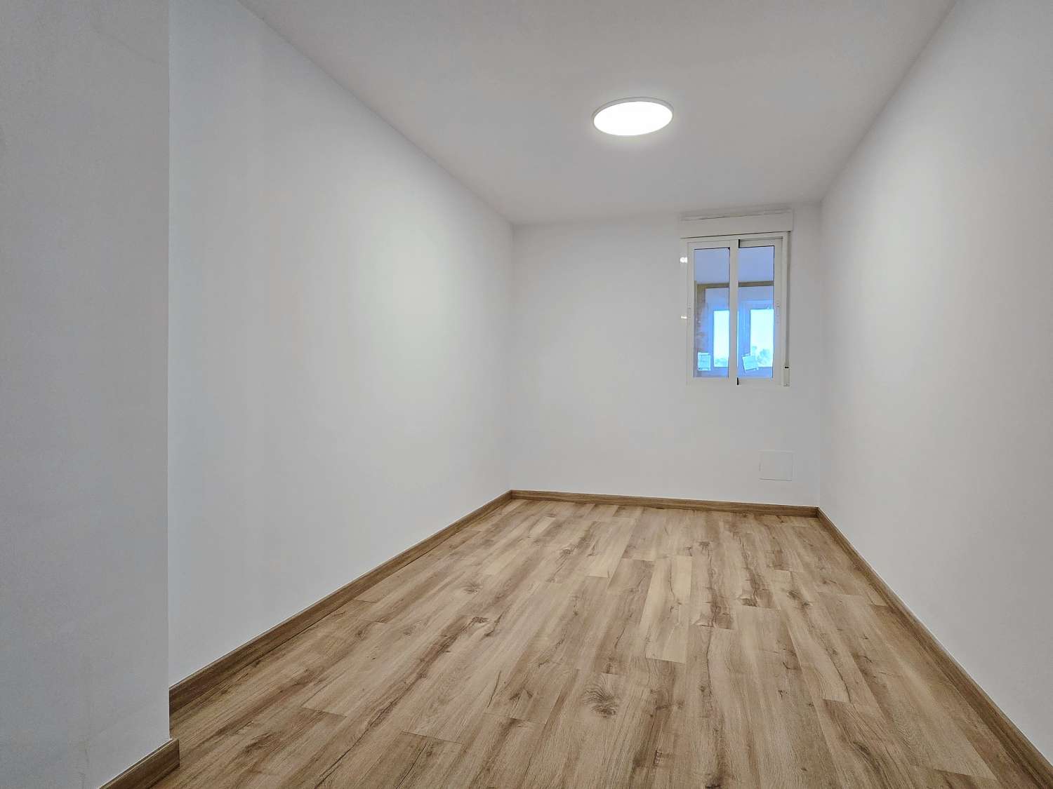 Großes Stadthaus mit Pool und Meerblick