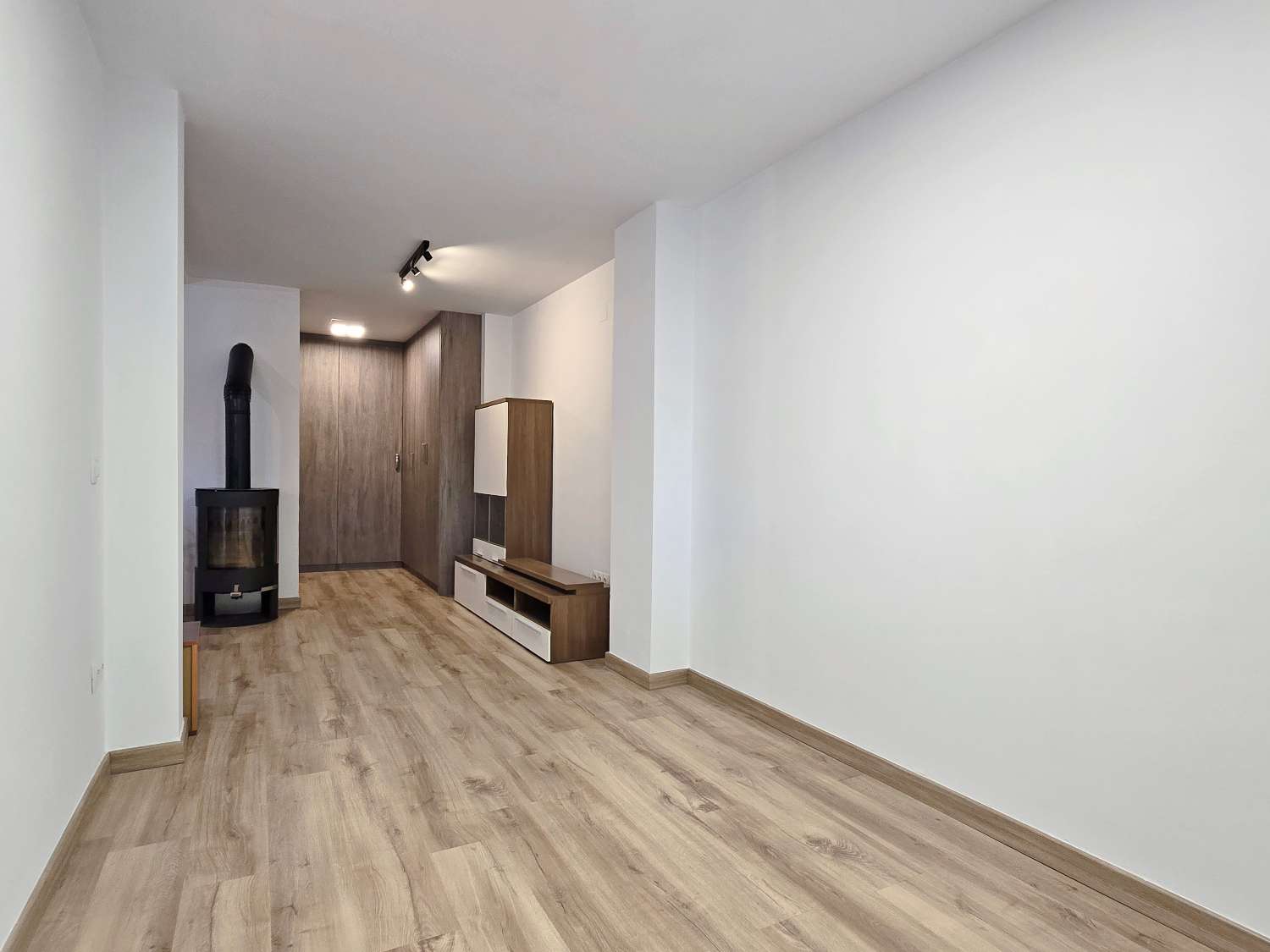 Großes Stadthaus mit Pool und Meerblick