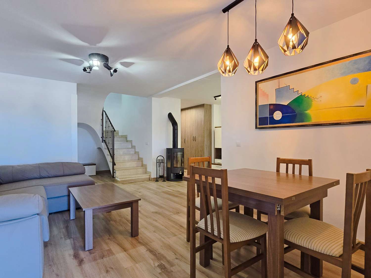 Großes Stadthaus mit Pool und Meerblick