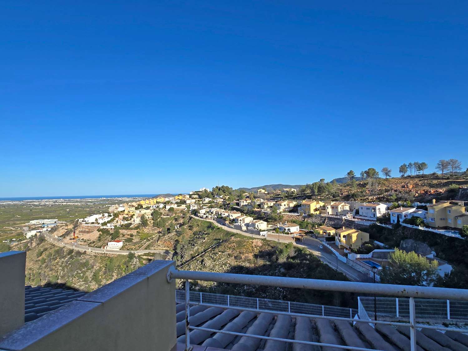 Großes Stadthaus mit Pool und Meerblick