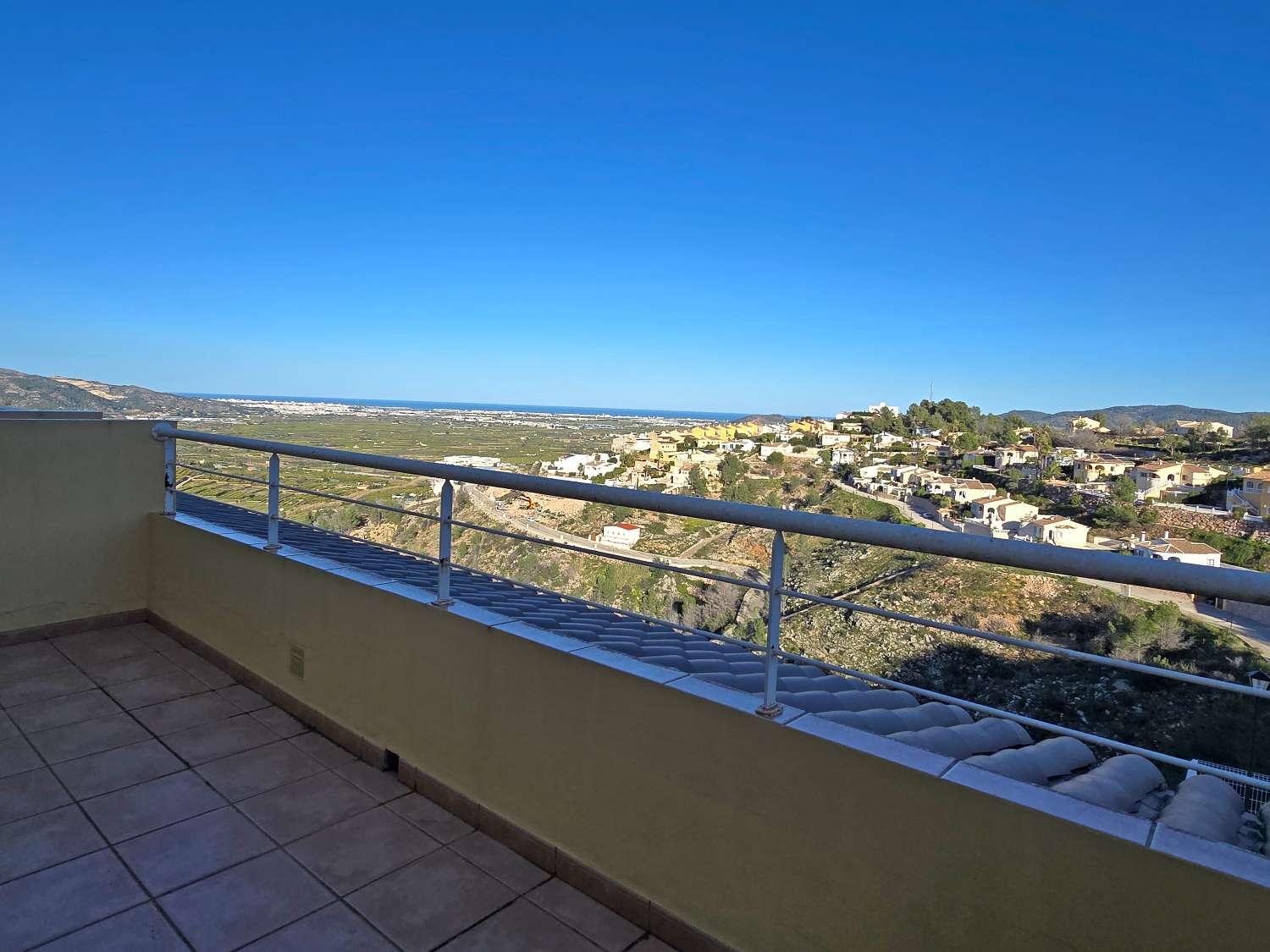 Großes Stadthaus mit Pool und Meerblick