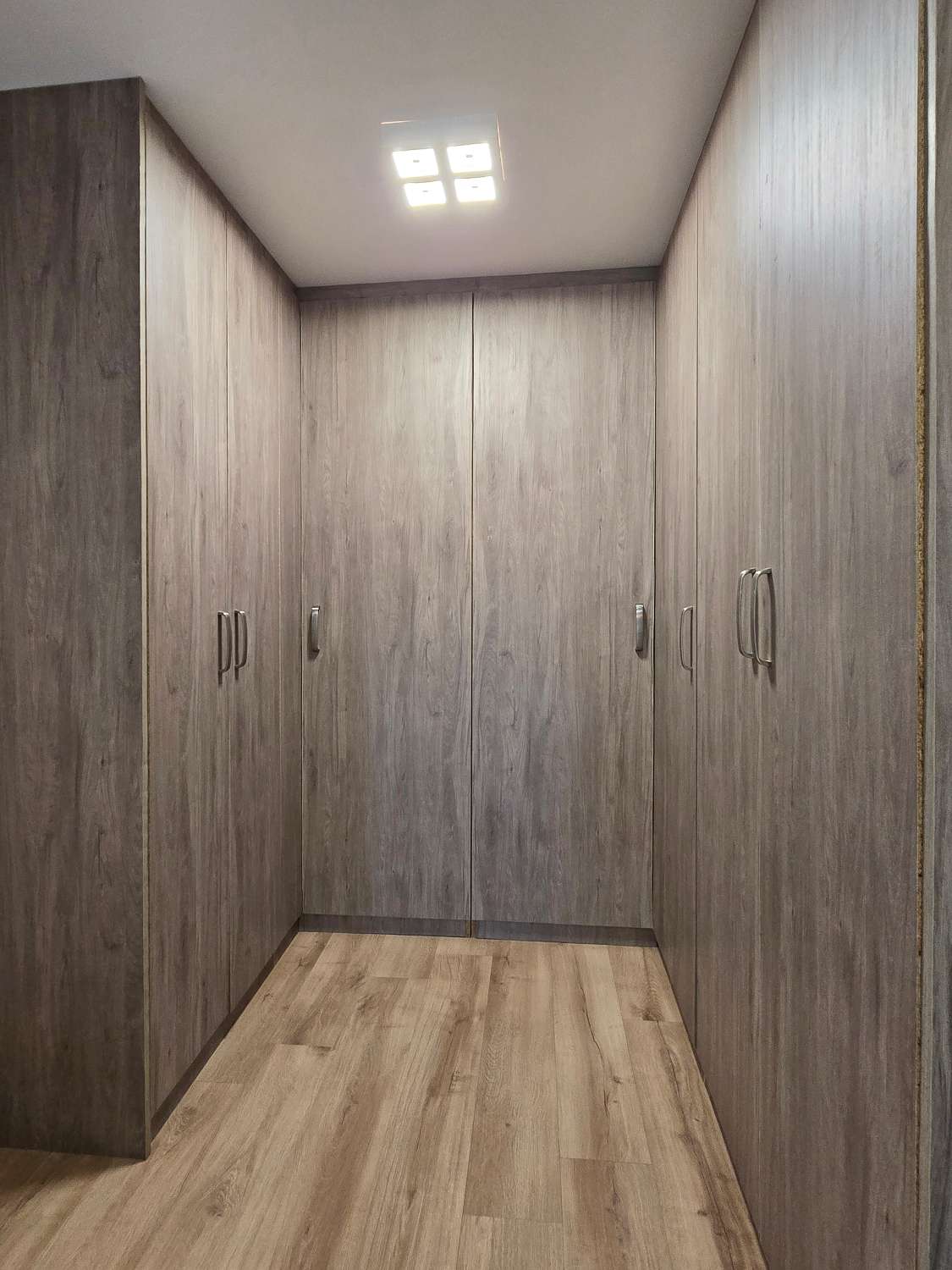 Großes Stadthaus mit Pool und Meerblick