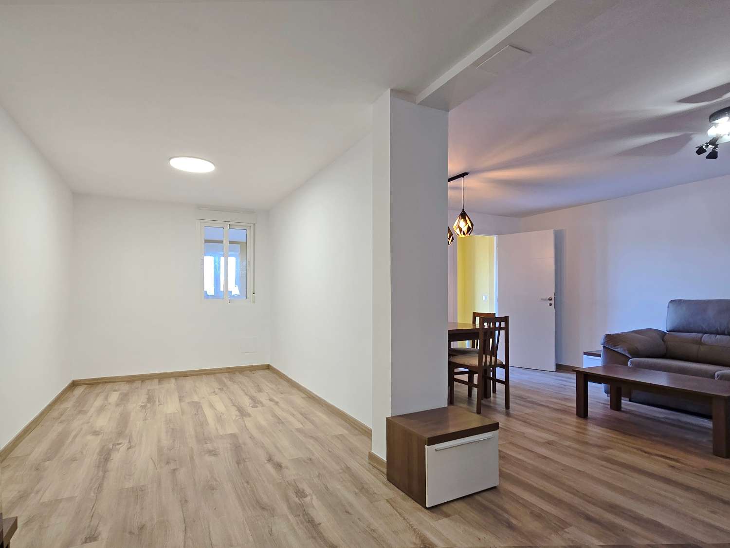 Großes Stadthaus mit Pool und Meerblick