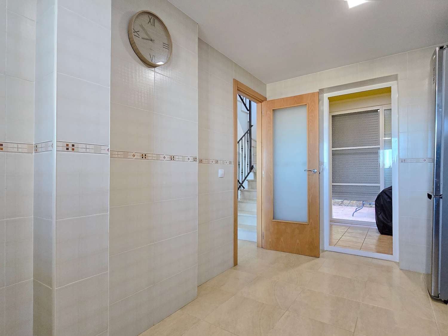 Großes Stadthaus mit Pool und Meerblick