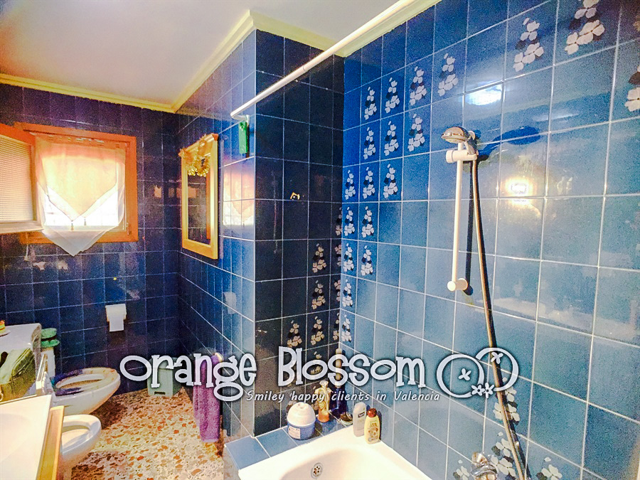 Charming country cottage style villa ideally located close to Gandia, only minutes from 11km of pristine, award-winning golden sandy beaches.