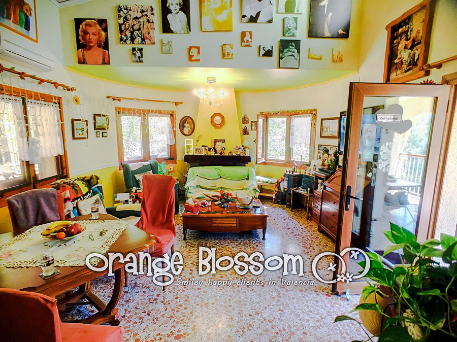 Charming country cottage style villa ideally located close to Gandia, only minutes from 11km of pristine, award-winning golden sandy beaches.