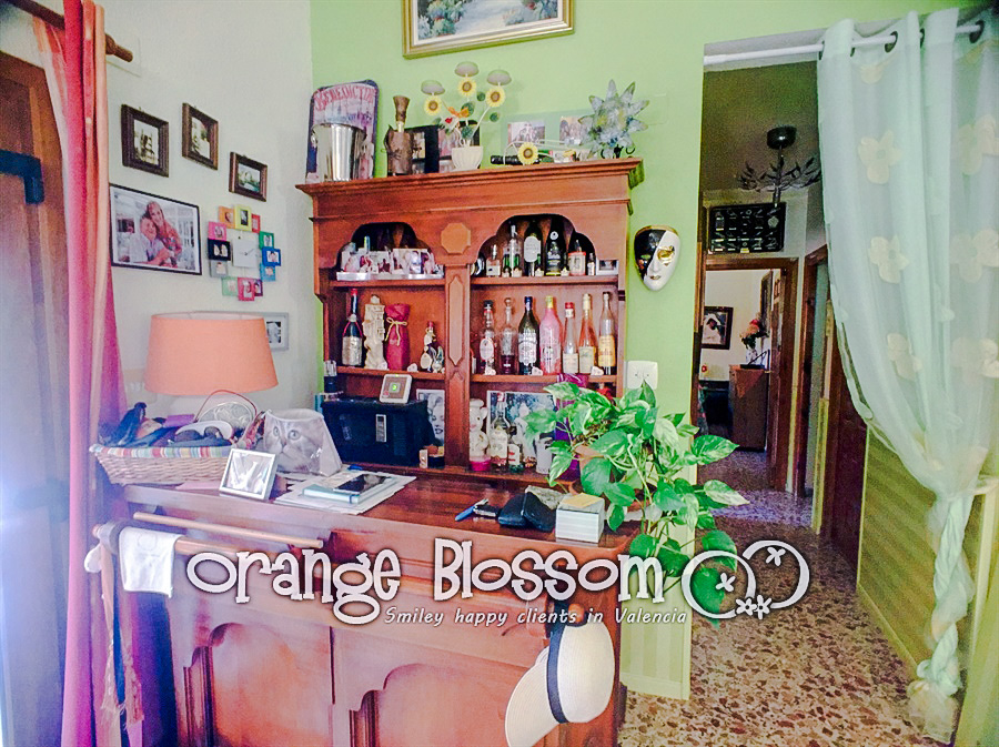 Charming country cottage style villa ideally located close to Gandia, only minutes from 11km of pristine, award-winning golden sandy beaches.