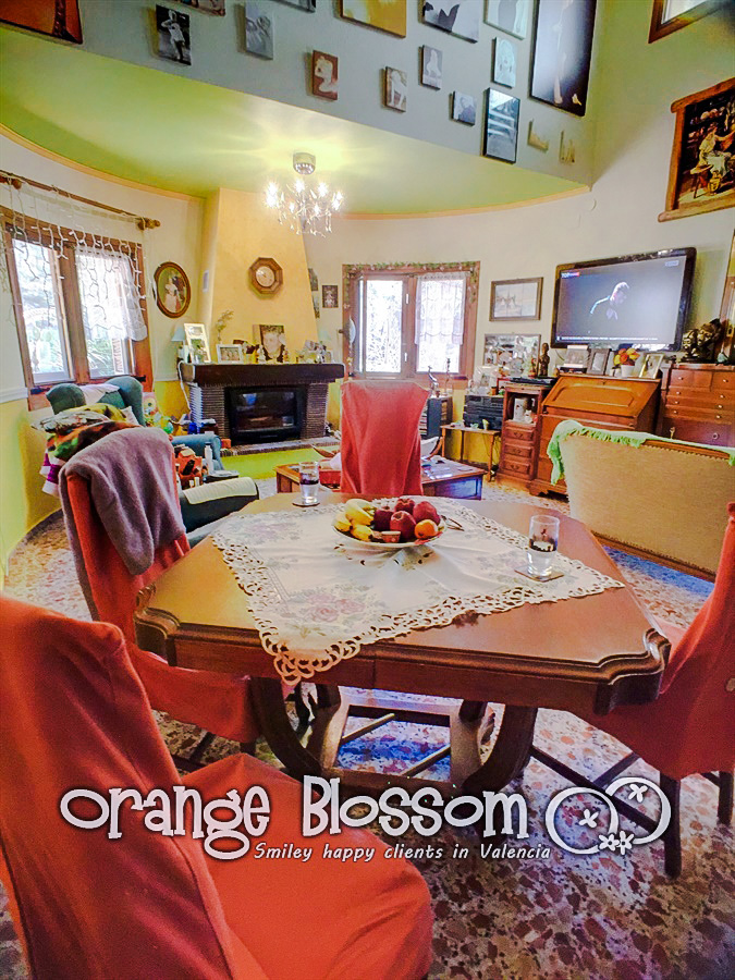 Charming country cottage style villa ideally located close to Gandia, only minutes from 11km of pristine, award-winning golden sandy beaches.