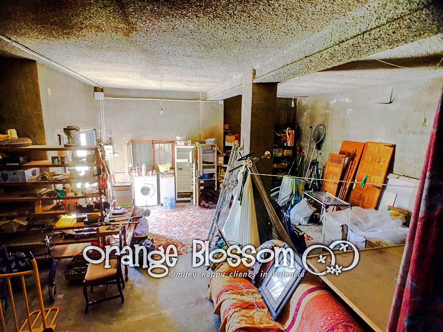 Charming country cottage style villa ideally located close to Gandia, only minutes from 11km of pristine, award-winning golden sandy beaches.