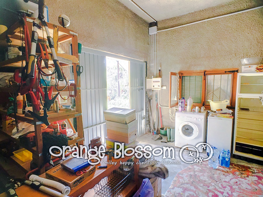 Charming country cottage style villa ideally located close to Gandia, only minutes from 11km of pristine, award-winning golden sandy beaches.