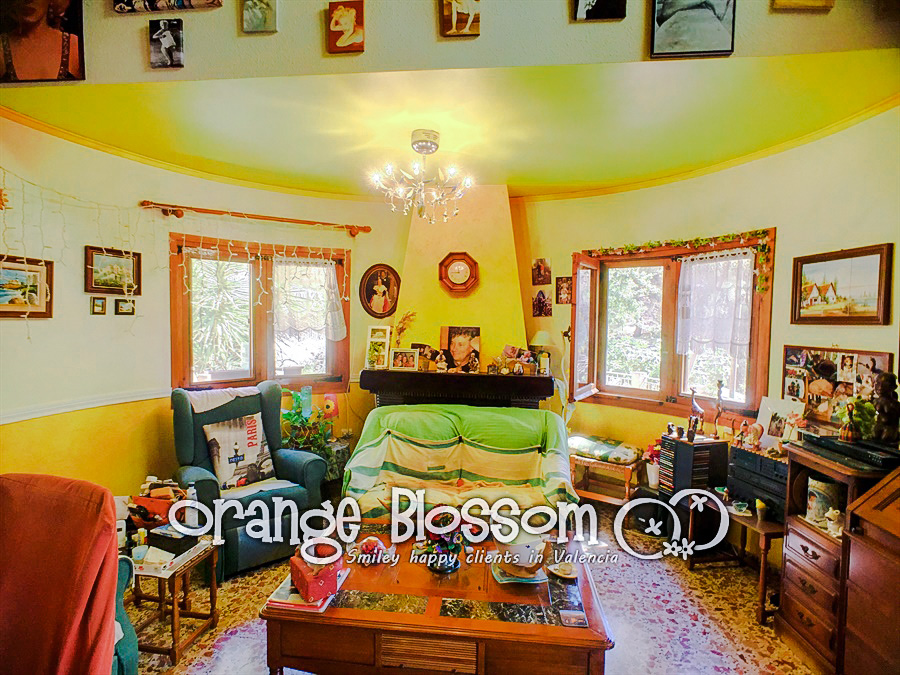 Charming country cottage style villa ideally located close to Gandia, only minutes from 11km of pristine, award-winning golden sandy beaches.