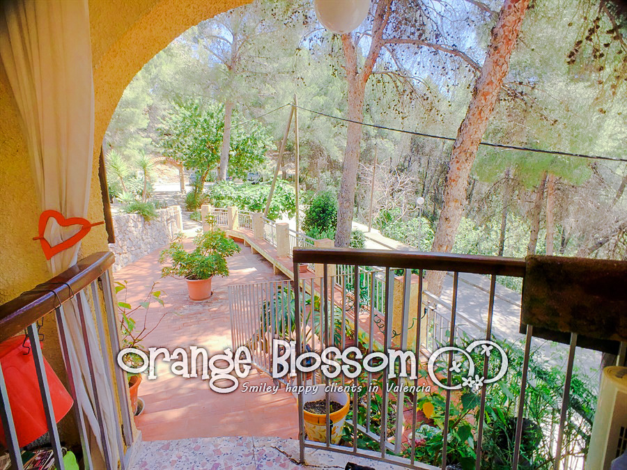 Charming country cottage style villa ideally located close to Gandia, only minutes from 11km of pristine, award-winning golden sandy beaches.