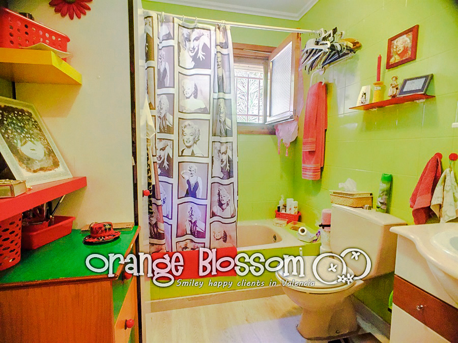 Charming country cottage style villa ideally located close to Gandia, only minutes from 11km of pristine, award-winning golden sandy beaches.