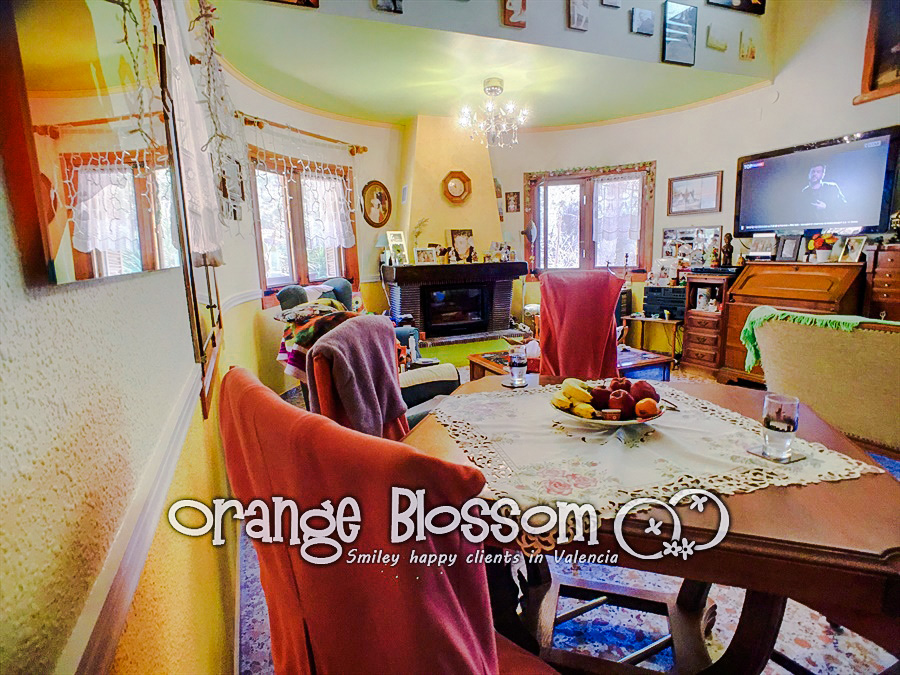 Charming country cottage style villa ideally located close to Gandia, only minutes from 11km of pristine, award-winning golden sandy beaches.